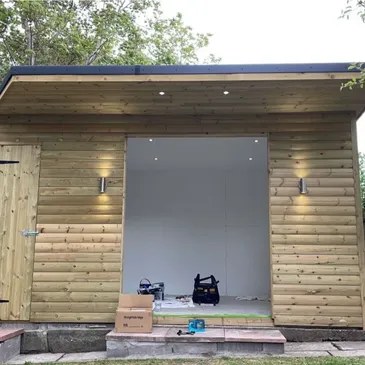 Outdoor building lighting installation